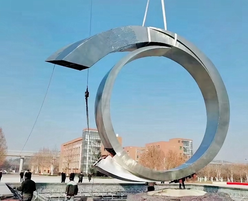 stainless steel Mirrored 3D sculptures for city